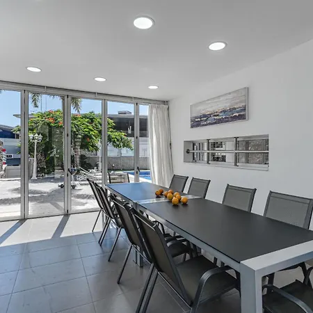 Villa Lux 7 With 6 Bedrooms, 4 Bathrooms