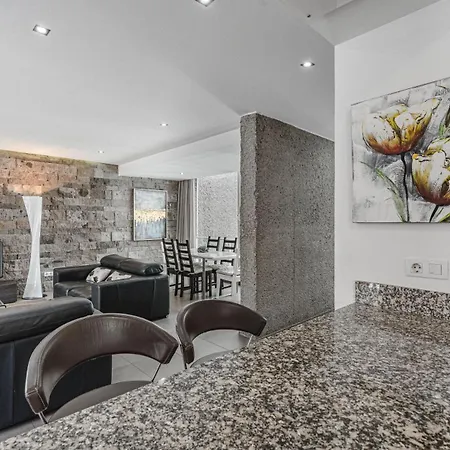 Lux 7 With 6 Bedrooms, 4 Bathrooms Villa