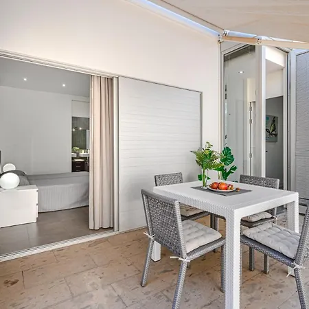 Lux 7 With 6 Bedrooms, 4 Bathrooms