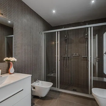 Villa Lux 7 With 6 Bedrooms, 4 Bathrooms