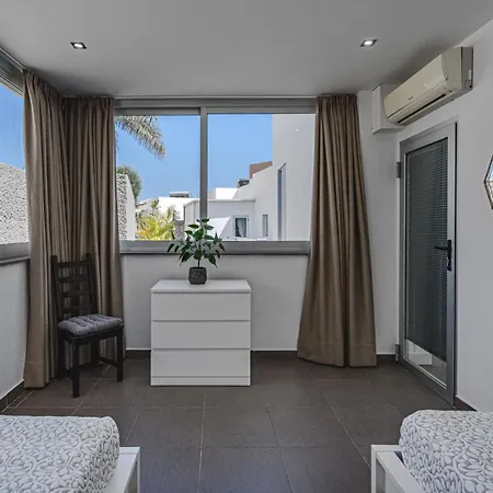 Villa Lux 7 With 6 Bedrooms, 4 Bathrooms *