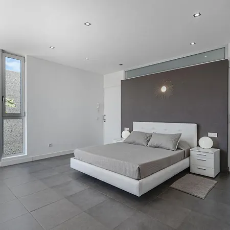 Villa Lux 7 With 6 Bedrooms, 4 Bathrooms