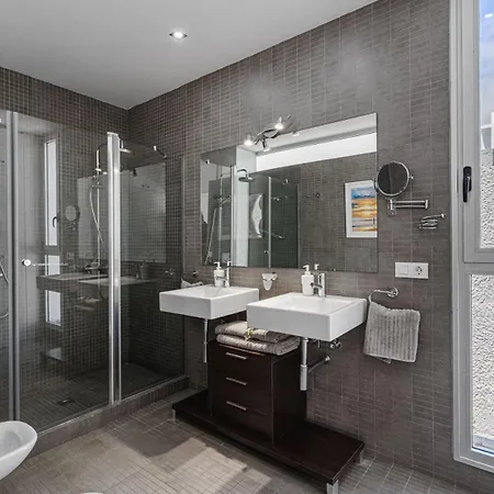 Lux 7 With 6 Bedrooms, 4 Bathrooms Villa