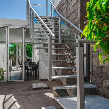 Lux 7 With 6 Bedrooms, 4 Bathrooms Villa *